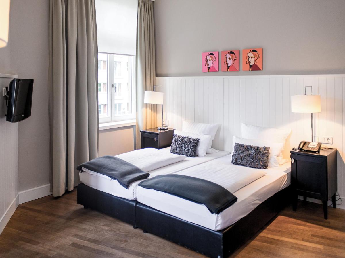 Book a cheap room in Hotel Victoria